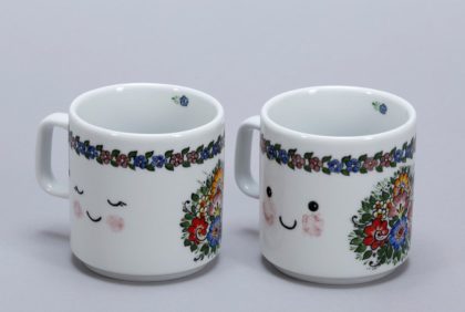 Becher mit Smiley-Gesichtern