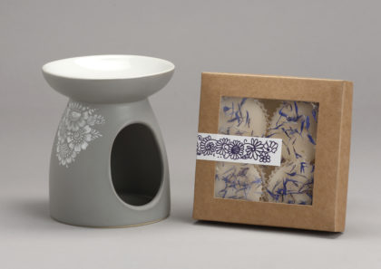 A set of fragrance fireplace with Biotik waxes